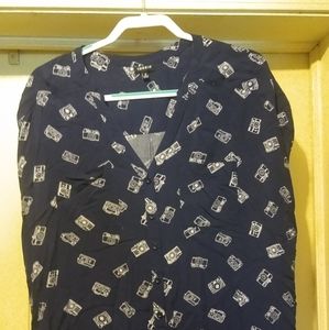 Torrid button up camera top size 2